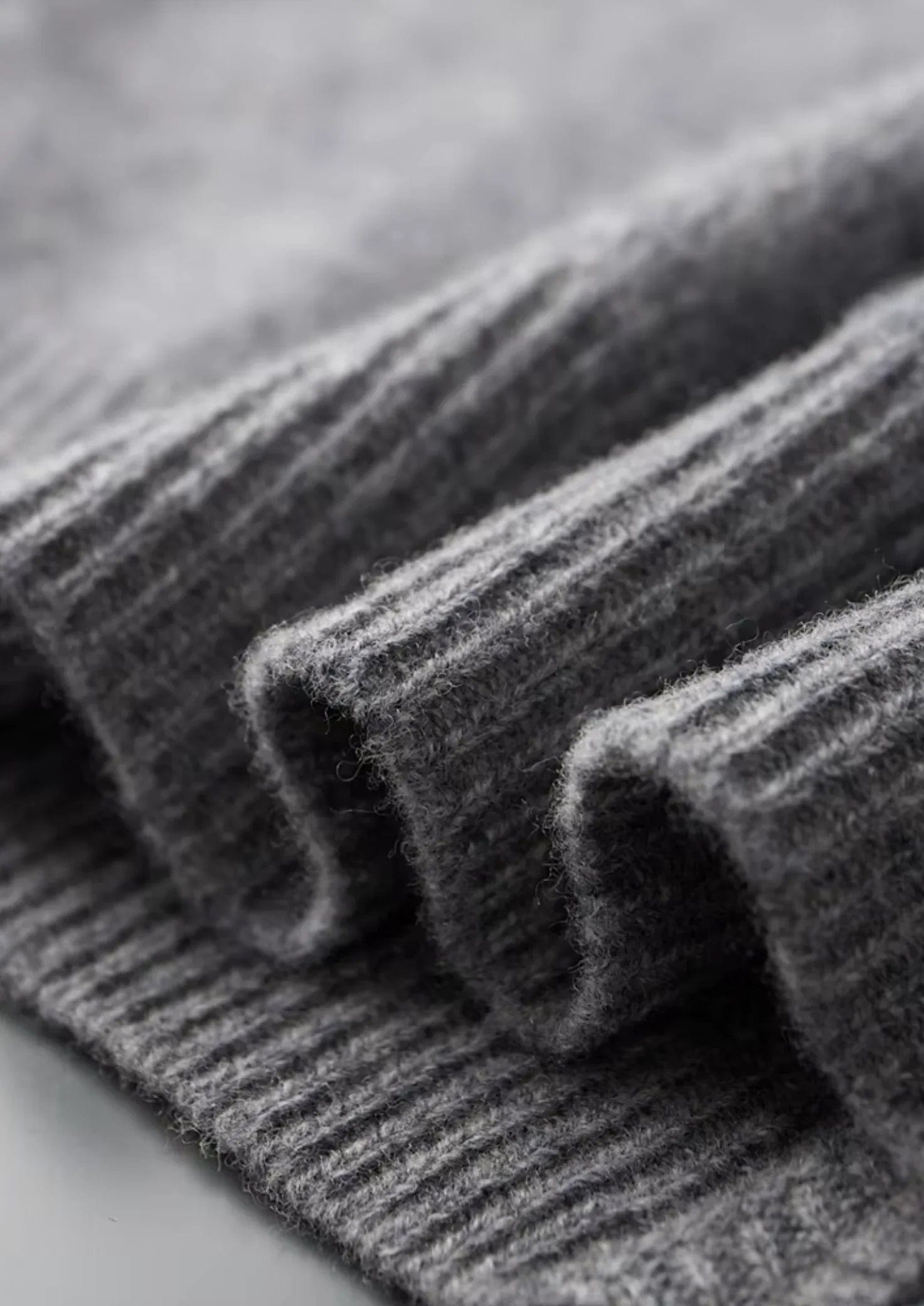 FEINE MERINOWOLLE ZIP-CARDIGAN