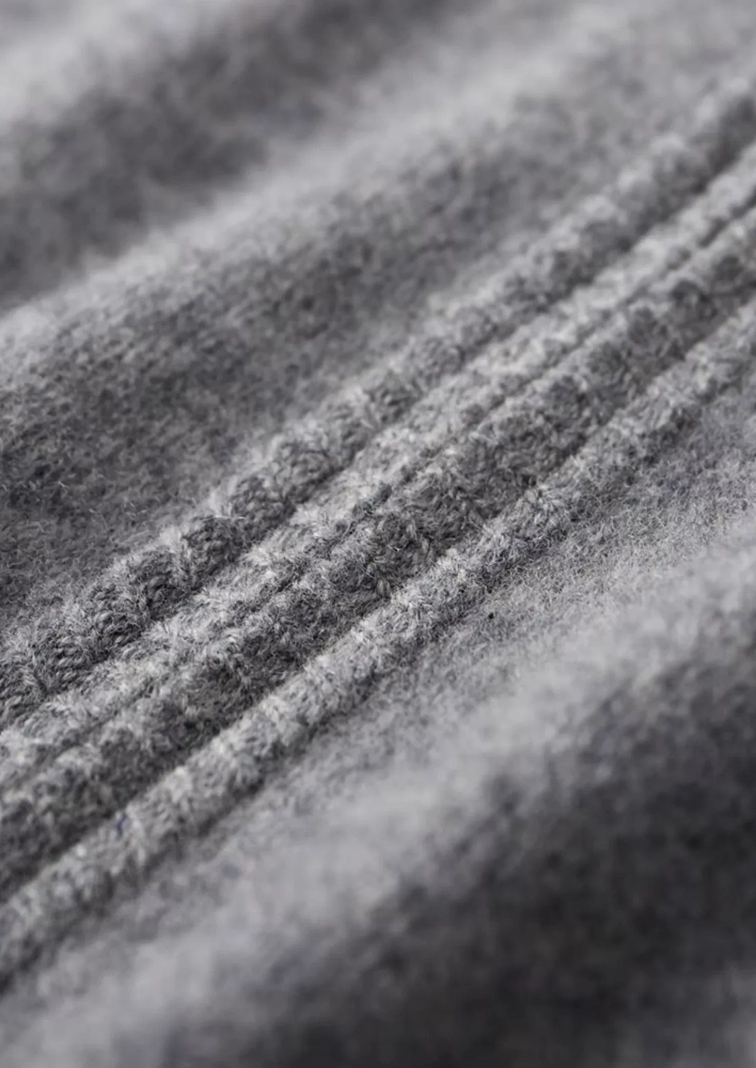 FEINE MERINOWOLLE ZIP-CARDIGAN