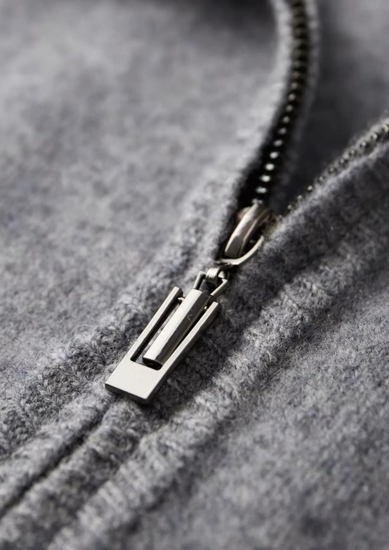 FEINE MERINOWOLLE ZIP-CARDIGAN