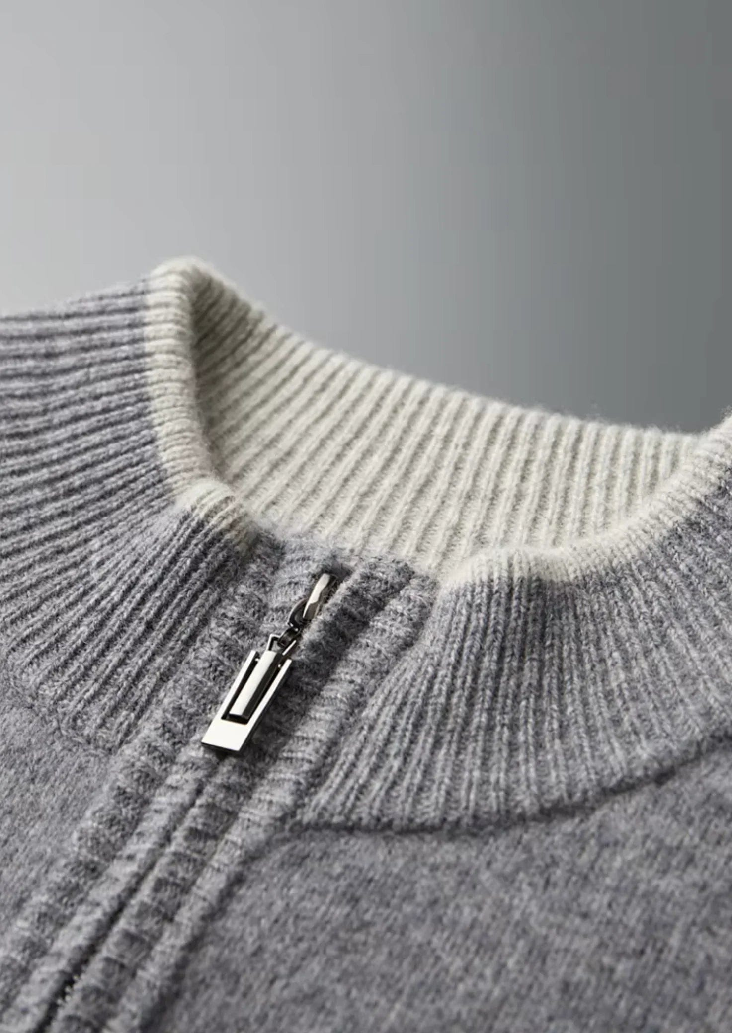 FEINE MERINOWOLLE ZIP-CARDIGAN